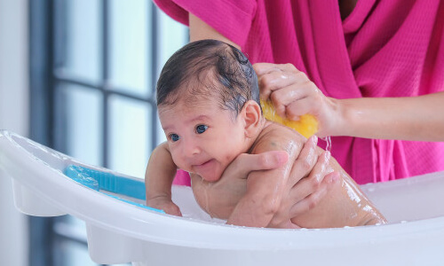 Yenidoğan Bebek Banyosu Nasıl Olur? | Çocuklu Dünya
